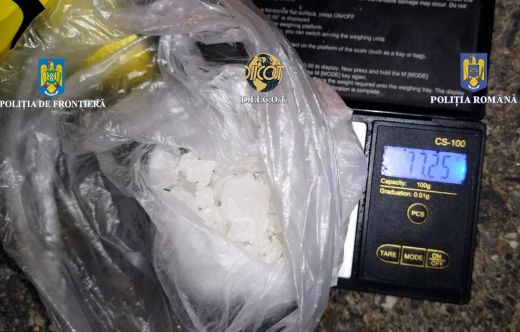 Újabb fogás: 80 grammnyi kristályt találtak a határrendészek egy kocsiban