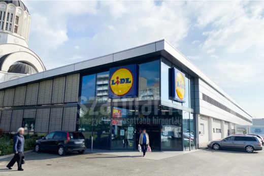 Szalmonellával fertőzött nápolyi szeleteket vont vissza a forgalomból a Lidl