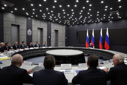Putyin első helyettesévé nevezte ki Medvegyevet a hadiipari bizottságban