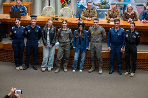 Katonai hivatásról testközelből: Szatmárnémetiben a légierő toborzócsapata