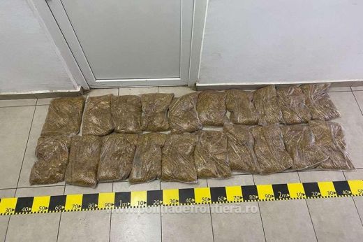 Lebukott a dohánycsempész. Nem kis mennyiséget találtak az autójában