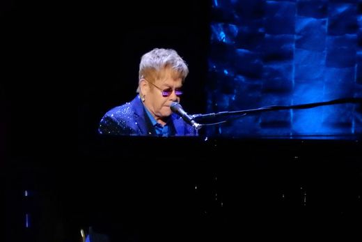 A Glastonbury zenei fesztiválon búcsúzik el brit rajongóitól Elton John