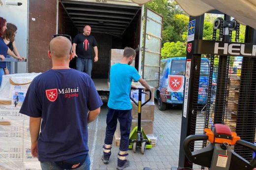 Már több mint 700 raklap adományt küldtek Ukrajnába