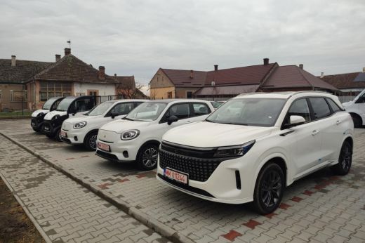Megérkeztek az elektromos autók Csanálosra