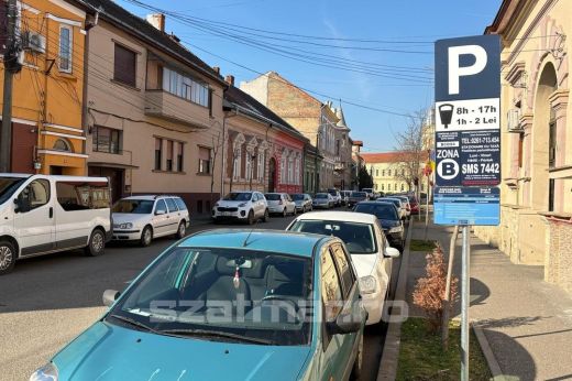 Figyelem, autósok! Ezeken az utcákon mostantól fizetni kell a parkolásért Szatmárnémetiben!