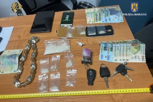 Lecsapott a DIICOT: in flagrant kaptak rajta egy drogkereskedőt, házkutatásnál pedig nagy mennyiségű kábítószerre bukkantak nála