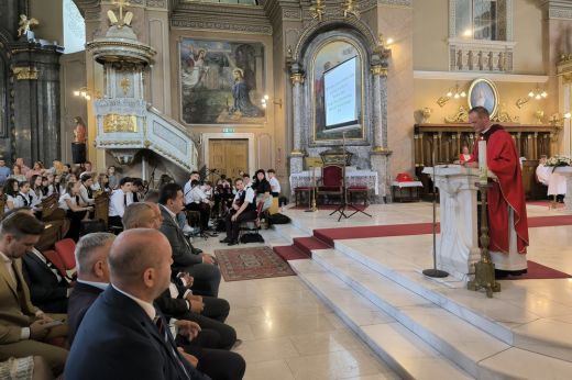 Legyünk a remény hordozói és hidak építői! Veni Sancte szentmisével nyitotta meg az új tanévet a Hám János Líceum