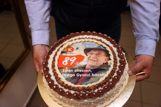 Bodrogi Gyula egy marék gyógyszert szed naponta, de jókedvűen ünnepelte a szülinapját
