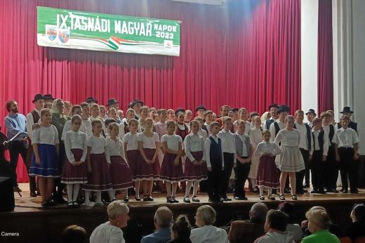 Telt házas, sikeres előadások, ezen a héten is folytatódik a IX. Tasnádi Magyar Napok. Mutatjuk az eheti programot! - Képgaléria