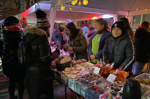 Az idei évben is karitatív céllal szervezett karácsonyi vásárt a Rákóczi Ferenc Általános Iskola - Képgaléria!