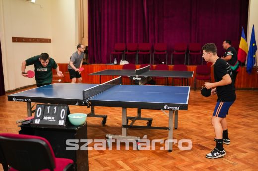Mindenki előtt nyitva áll az ajtó, várják az újakat is pingpongozni Lázáriban