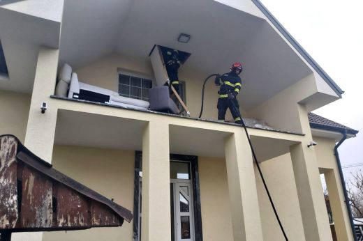 Kéménytűz Lázáriban: a hivatásos és önkéntes tűzoltók is kivonultak