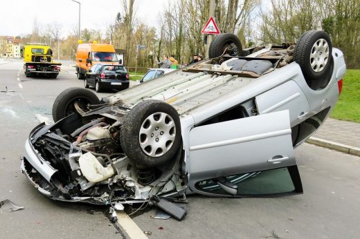 Eltiltották a vezetéstől a tudatmódosító szerek hatása alatt balesetet okozó fiatalt