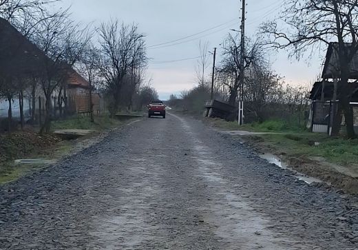 Kökényesd. Nem marad egy földes út sem aszfaltozatlanul a községben