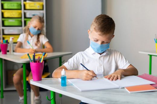 Egészségügyi minisztérium: ajánlott a maszkviselés az iskolák zsúfolt, zárt tereiben