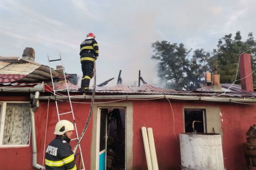 Tetőtűz Tasnádmalomszegen! A tűzoltóság megállapította, mi okozta a lángokat - KÉPEK