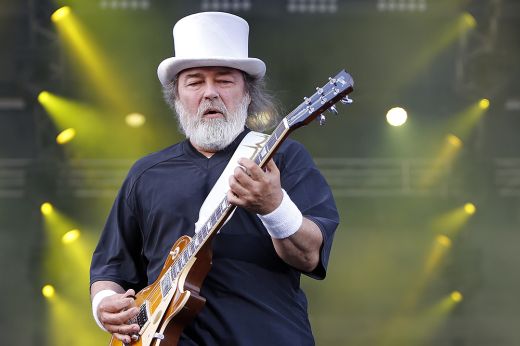 Újra Omega-dalokat gitározik Molnár György Elefánt