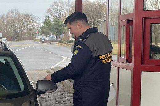 Két sofőrt is jogosítvány nélküli vezetésen értek a határrendészek