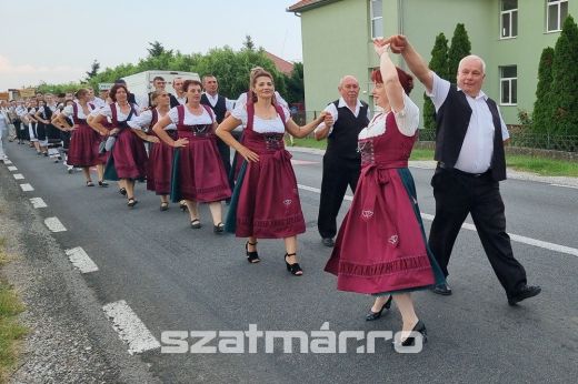Sváb Táncfesztivál Mezőpetriben: örömtánc, hagyományok, vigadalom és összetartozás - KÉPGALÉRIA, VIDEÓ