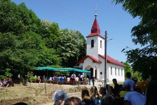 Mindeddig megsegített minket az Úr – templomszentelés Túrterebesszőlőhegyen