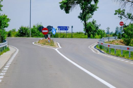 Földút helyett aszfalt. Újabb Szatmár megyei útszakaszt korszerűsítettek