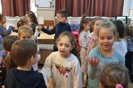 Jobban melegít egy fél köpeny, ha megosztjuk másokkal…