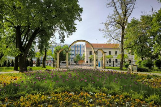 Kifosztotta az őt lepattintó ügyfelet, bíróság elé áll a szatmári nő