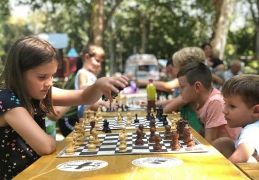 Folytatódik a magyar nyelvű sakkoktatás Szatmárnémetiben
