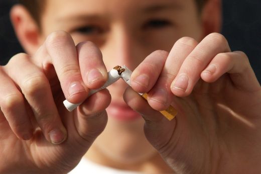 Az EU dohányfüstmentességet vezetne be bizonyos kültéri tereken is