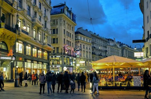 Intézkedéscsomagot jelentett be az osztrák kormány az infláció okozta terhek csökkentésére