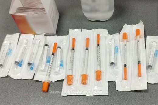 Tiltott doppingszereket találtak a határrendészek három fiatal csomagjában. Vizsgálat indult ellenük