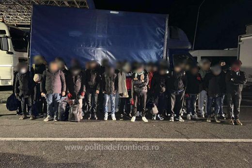 Embercsempészet miatt vizsgálódnak két romániai sofőr ellen, akik 76 menekültet akartak átjuttatni a határon törvénytelenül