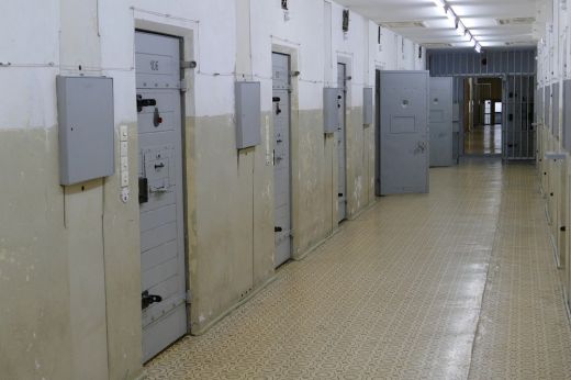 Rendkívül erőszakos bűnözőt küld évekre rács mögé a nagykárolyi bíróság