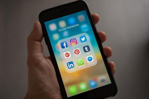 Betilthatják Indonéziában a Facebookot, a Google-t és a WhatsAppot