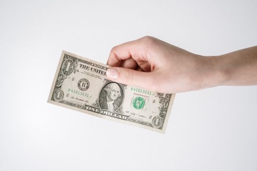 Meghaladta az 5 lejt az amerikai dollár árfolyama