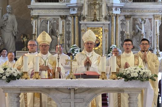Hivatás ajándéka: Diakónus- és papszentelés a szatmári Székesegyházban