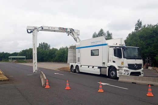 Röntgenkapuval átvilágított teherforgalmi sávot nyitnak a Pete-Csengersima átkelőnél