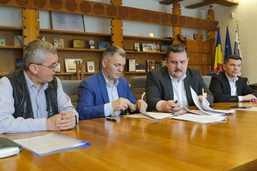 Aláírták a Piskolt és Érendréd községeket összekötő megyei út korszerűsítési szerződését