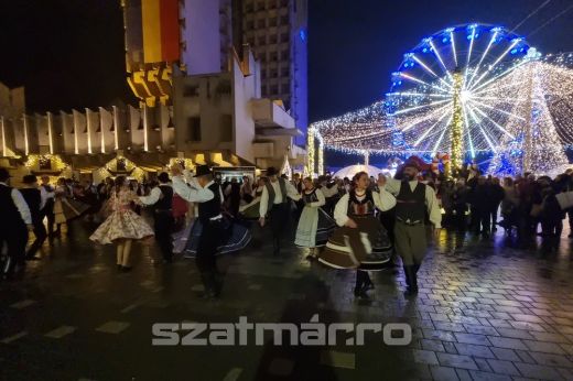 Unikum a szatmárnémeti karácsonyi vásárban: néptánc flashmob - KÉPGALÉRIA, VIDEÓ