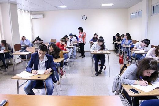 Kezdődik a nyolcadikosok képességfelmérő próbavizsgája; hétfőn román nyelv és irodalomból mérik fel tudásukat