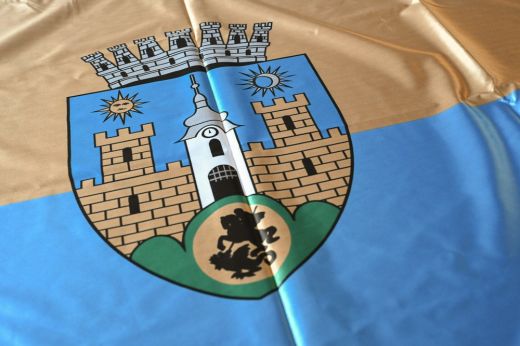 Aláírásgyűjtés indult Sepsiszentgyörgy betiltott zászlajáért