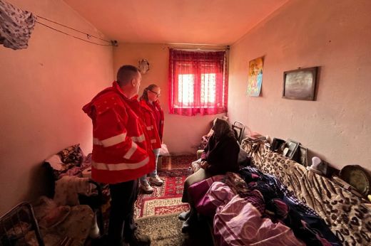 Nagy segítségre van szüksége a magára maradt, idős asszonynak