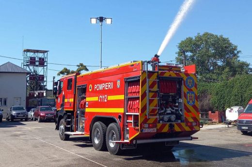 Egyszerre 10.000 liter vizet képes szállítani a tűzoltóság új kocsija