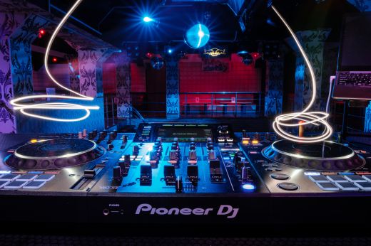 Nagyszerűnek ígérkező retró partira várja szombaton a szórakozni vágyókat DJ Flashboy