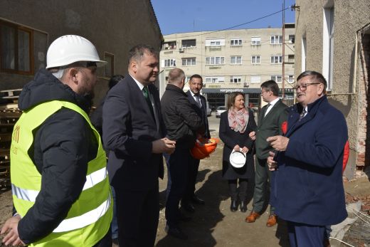 Nagykárolyban tartott terepszemlét a fejlesztési miniszter