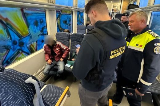Vasútállomásokon és a reptéren is razziáztak a rendőrök migránsok után kutatva