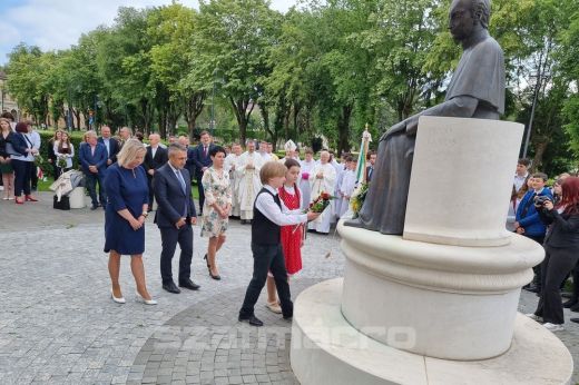 Szentmisével és koszorúzással vette kezdetét a XXVI. Hám János Napok - Képgaléria