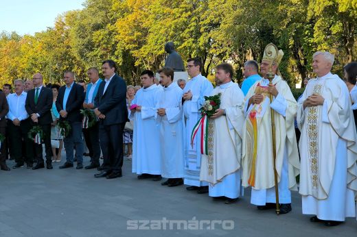 Szent István a remény példája számunkra. Szentmisével és koszorúzással emlékeztek az államalapító királyra - KÉPGALÉRIA
