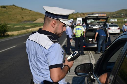 Jogsi nélkül furikázott, amikor a rendőrök megállították, saját személyazonosságát is letagadta