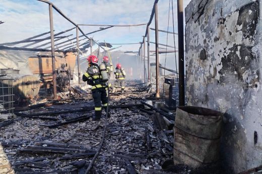 Komoly tűzeset Géresen: több mezőgazdasági gép és 50 tonna gabona semmisült meg